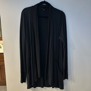 Athleta pranayama wrap in black